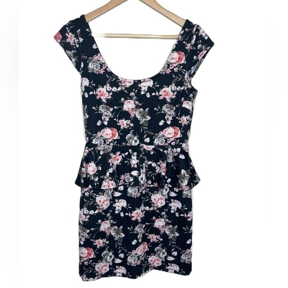 SPEECHLESS black floral peplum dress with cap sleeves - Picture 1 of 7